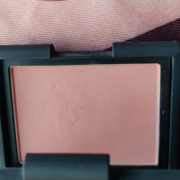 NARS BLUSH in shade amour - Picture 2 of 3
